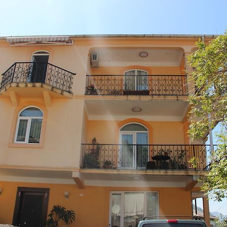 Yellow House - Vaja ซาร์พี ภายนอก รูปภาพ