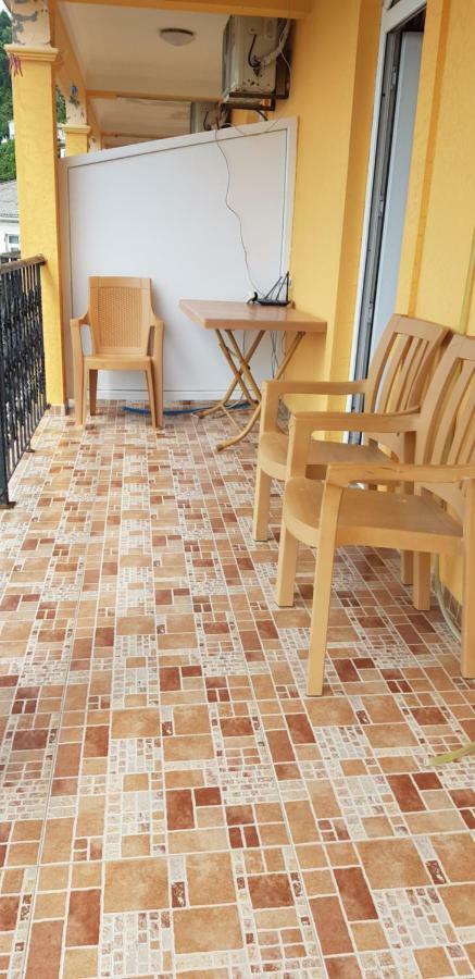 Yellow House - Vaja ซาร์พี ภายนอก รูปภาพ